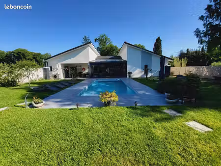 villa 7 pièces 203 m²