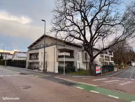 place de stationnement proche douane de matégnin