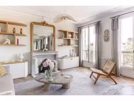 arc de triomphe – élégant appartement haussmannien de 75 m² entièrement rénové avec vue to