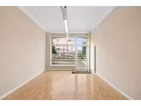 commerce de 142m²