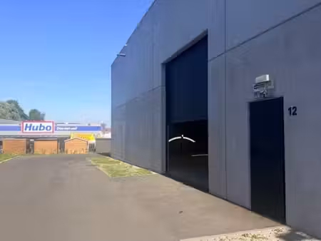 vaste entrepôt de 288 m² à brakel