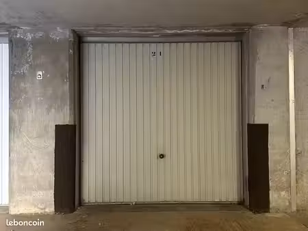 location garage fermé centre ville saint-raphael dispo 01/11/2026