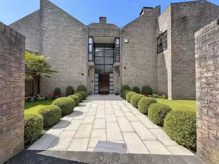 villa d'exception avec garage & jardin