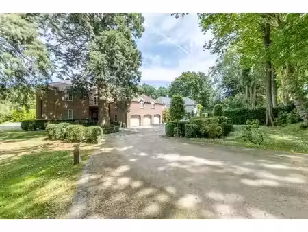 prestigieuse et spacieuse villa avec piscine intérieure