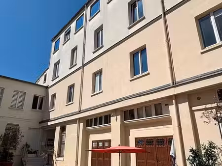 paris xi - plusieurs bureaux spacieux de 12 à 25 m² individuels ou à regrouper en espace d