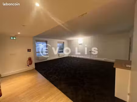 bureau 136 m²