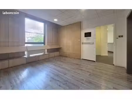 bureaux 158 m²