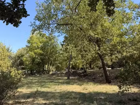 terrain à bâtir de 1000 m² à la celle (83)