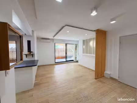 t2 40 m² + terrasse 14 m² climatisation (parking)