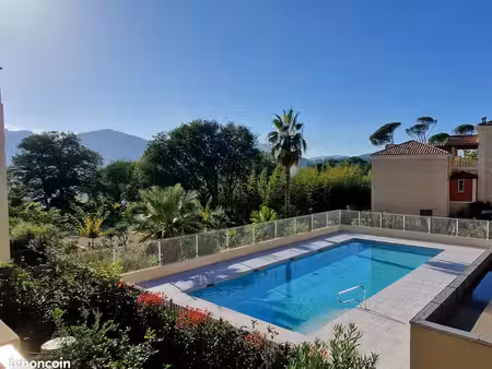 vends t2 le muy piscine parking
