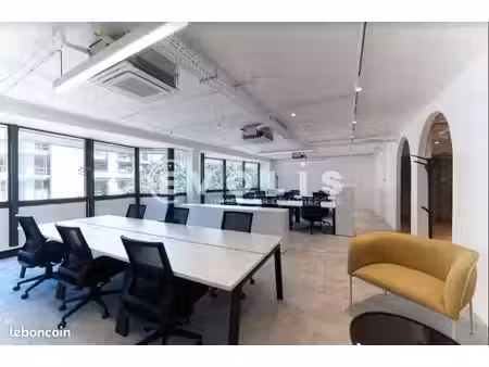 bureau 669 m²