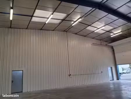 local d'activité 220 m²