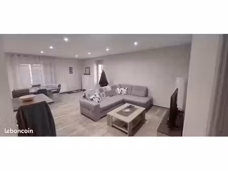appartement t3 entièrement rénové de 89m2 avec garage dans une maison de village à sandran