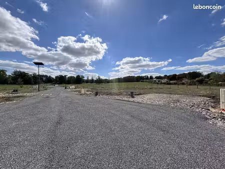 terrain à bâtir de 730 m² à bellerive-sur-allier (03)