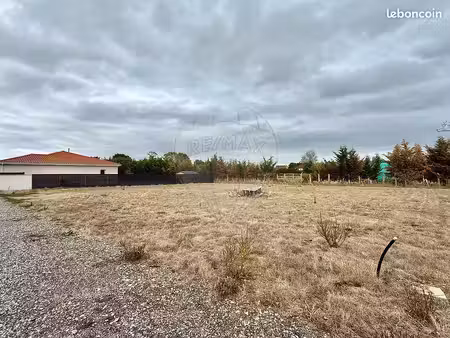 terrain 1 000 m² yzeure