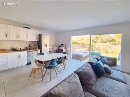 a proximité immédiate du village