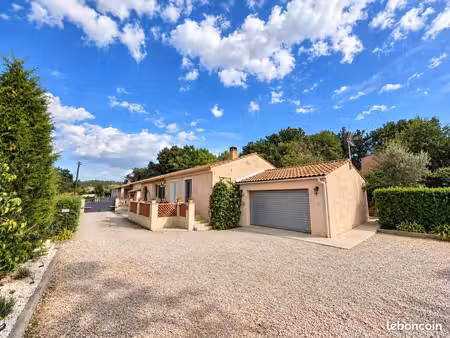 villa plain-pied – double garage + garage – 3 chambres – terrain 1 146 m²