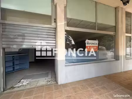 local commercial 59.9m² à louer 1200 - digne-les-bains 04000