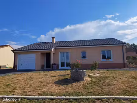 maison récente de plain pied avec terrain  vue dégagée