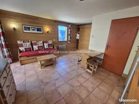 studio 1 pièce 27 m²