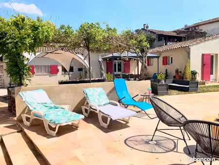 villa de 188 m2 rénovée avec gite et piscine à rians