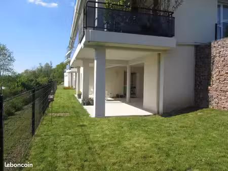 appartement t3 76 m² — jardin privatif 320 m² — terrasse couverte 47 m² — garage et place 