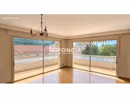 à vendre t4 + garage + stationnement + cave