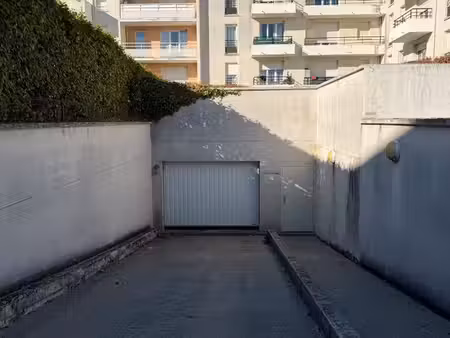 place de parking sécurisé