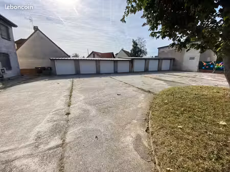 location box / garage fermé pour véhicule