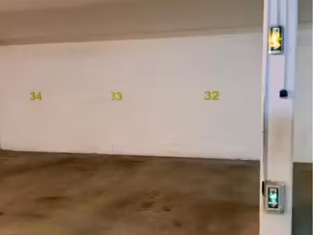 location parking sous-sol ascenseur vidéo surveillance