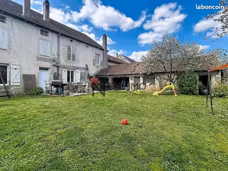 maison 6 pièces 241 m²