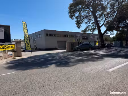local commercial la garde le long autoroute