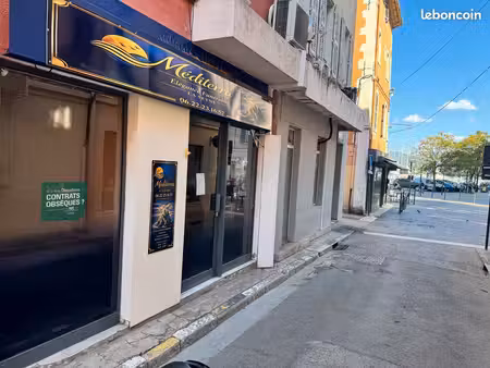 local commercial 54m2 centre ville tous commerces sauf nuisance