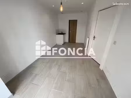 local commercial 17m² à louer 430 - le beausset 83330