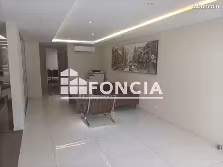 local commercial 99m² à louer 1200 - saint raphael 83700