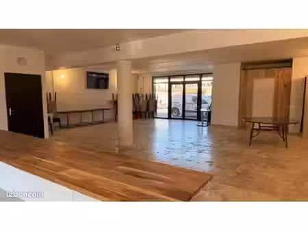 local commercial 140m2