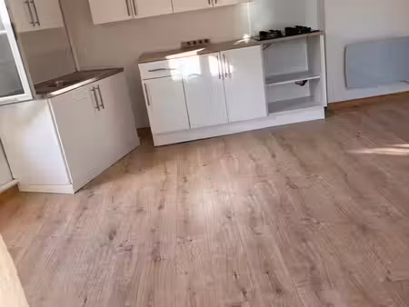 joli t2 avec terrasse