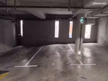 loue place de parking couverte sécurisée