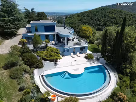 villa 8 pièces 310 m²