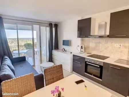 apparemment à louer à grimaud