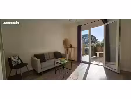 t2 bas de villa à l'année
