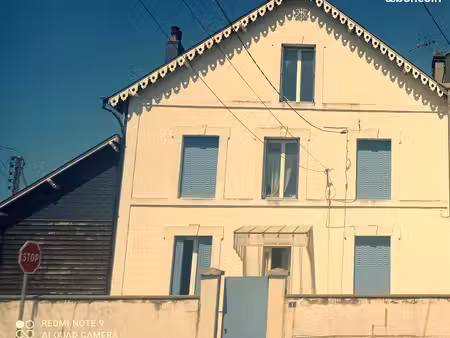 maison 100 m² – 4 chambres – jardin – 2 garages – centre-ville à pied – particulier