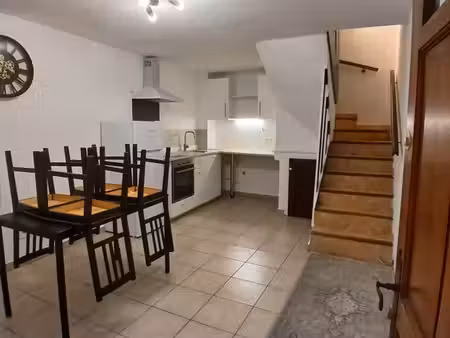 loue petite maison de village 3 pièces