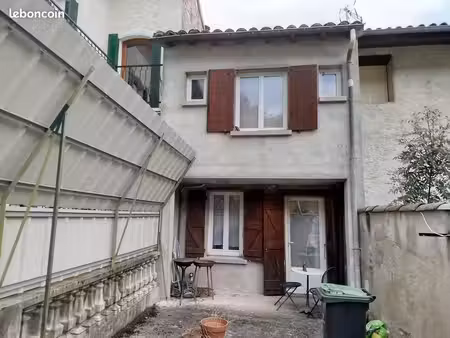 maison 2 pièces bien située au centre avec gde terrasse + garage