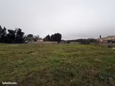 terrain 700 m² moussoulens