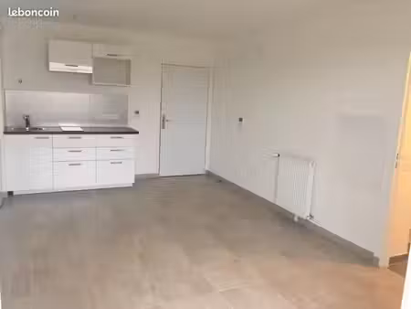 joli studio avec balcon  résidence sécurisée