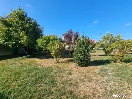 terrain 526 m² saint lye