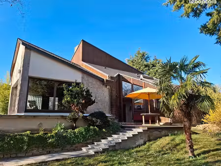 maison 6 pièces 240 m²