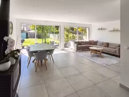 maison familiale récente (2020) : 6 pièces / 4 chambres / 130m2 / terrain 415m2