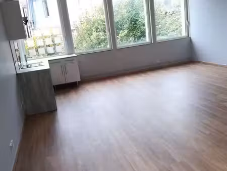 appartement indépendant t3- 3 min à pieds de la gare - 1 place de parking intérieur cours